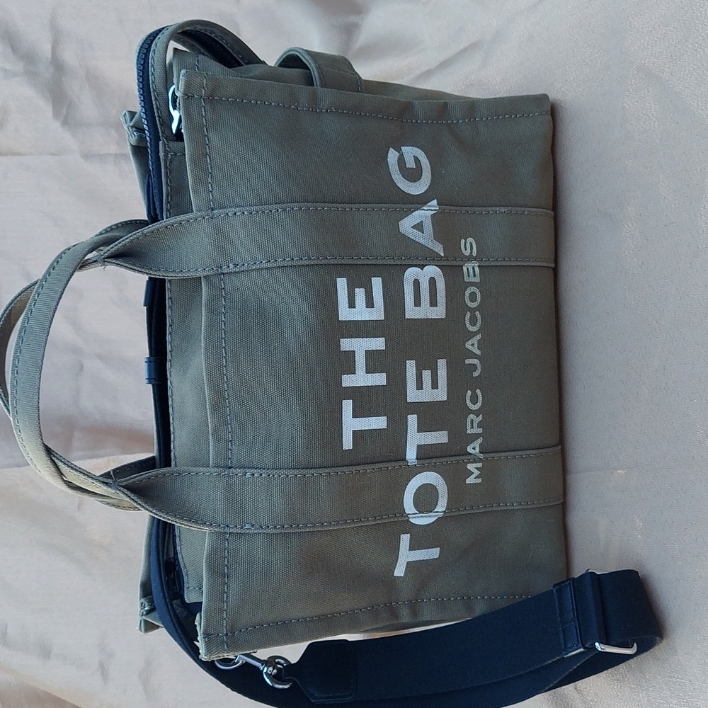 Marc Jacobs The Tote Handbag